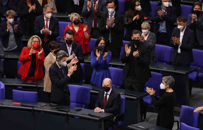 Almanya Federal Meclisi’nde Yapılan Oylamada Sosyal Demokrat Parti Milletvekili Ve Maliye Bakanı Olaf Scholz, Başbakan Seçildi.