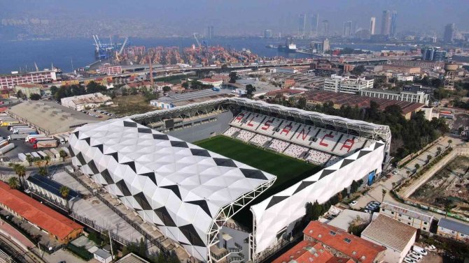 Alsancak Mustafa Denizli Stadyumu’nda İlk Maç Heyecanı
