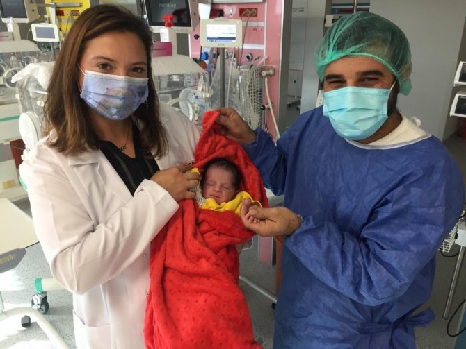 Annesi Covid Olan Hamza Bebek 4 Günlükken Literatüre Girdi