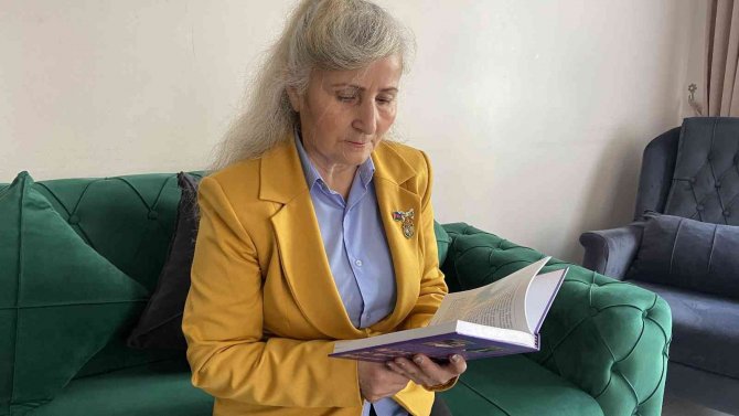 Azeri Yazar, Şehitler İçin Yazdığı 28 Kitabı İl İl Gezerek Kütüphanelere Bırakıyor