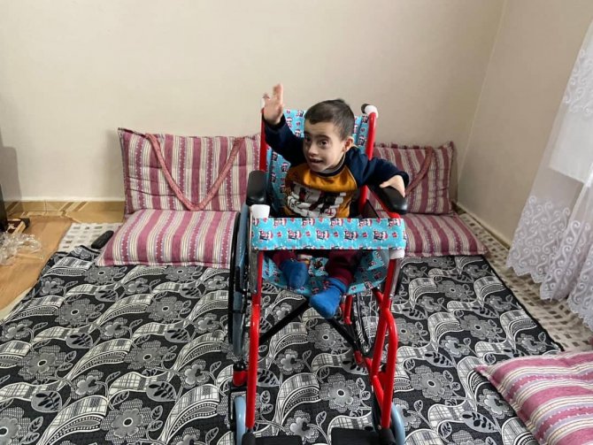 9 Yaşındaki Nazlı, 6 Yaşındaki Arda’nın Hayalini Gerçekleştirdi