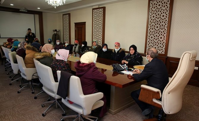 Bayburtlu Bacılar Kooperatifi Üyeleri Vali Epcim’le Bilgi Alışverişinde Bulundu