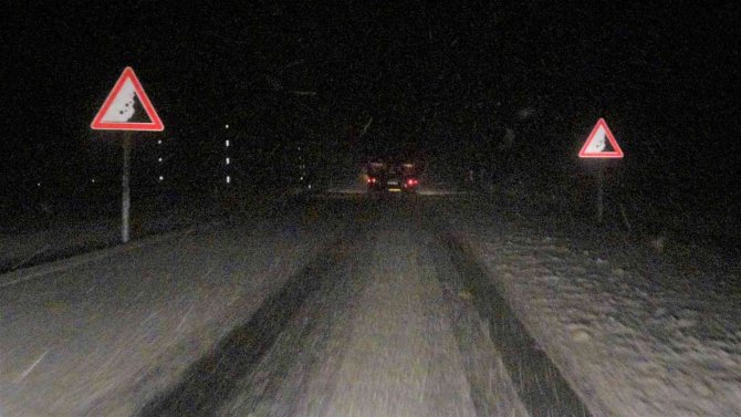 Bingöl-elazığ Karayolunda Kar, Sağanak Ve Sis Etkili Oldu, Sürücüler Zor Anlar Yaşadı