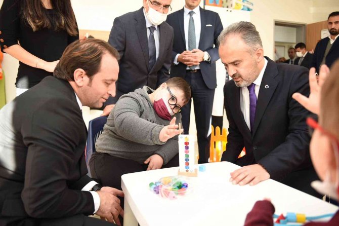 Bursa Büyükşehir’den Okullara Spor Aktivite Alanları