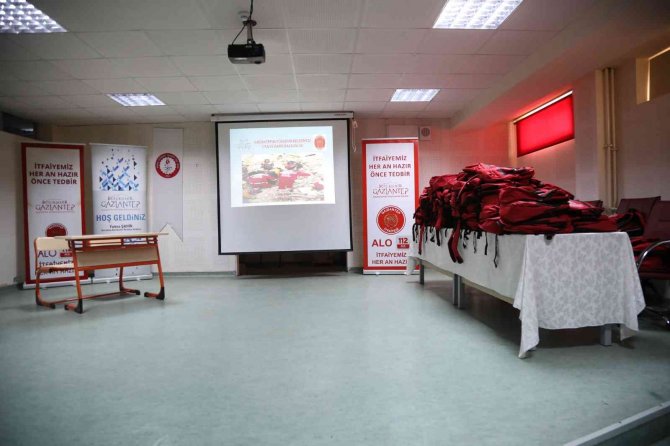 Gaziantep’te Acil Durum Çantası Dağıtılıyor