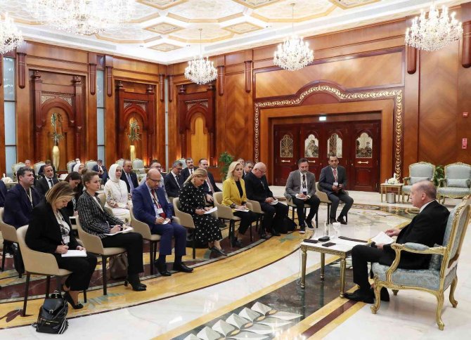 Cumhurbaşkanı Erdoğan, “Ana Muhalefetin Başındaki Bir Adamın Yaptığı Hareketlere Bakın”