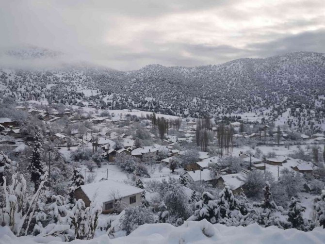 Denizli Güne Karla Uyandı