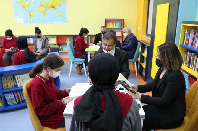 Kayapınar Belediyesinin Destekleriyle Z Kütüphanesi Açıldı