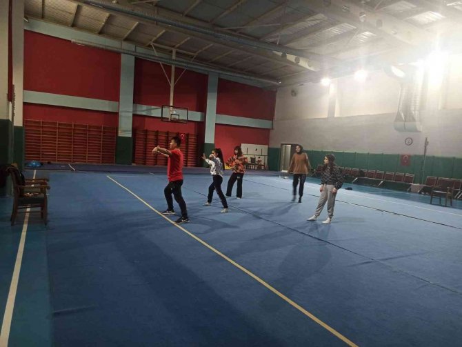 Diyarbakırlı Kız Kardeşler Wushu Kung-fu Şampiyonasında Derece Elde Etti