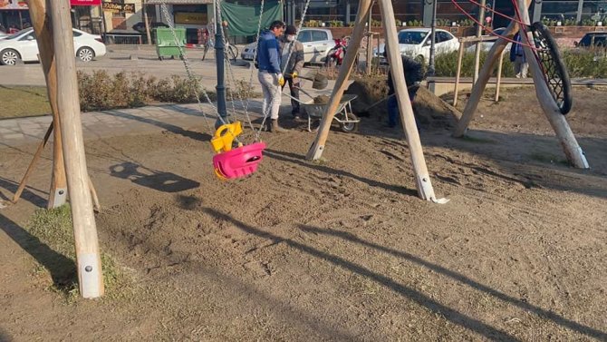 Çocuk Parkurlarına Sık Sık Bakım Yapılıyor