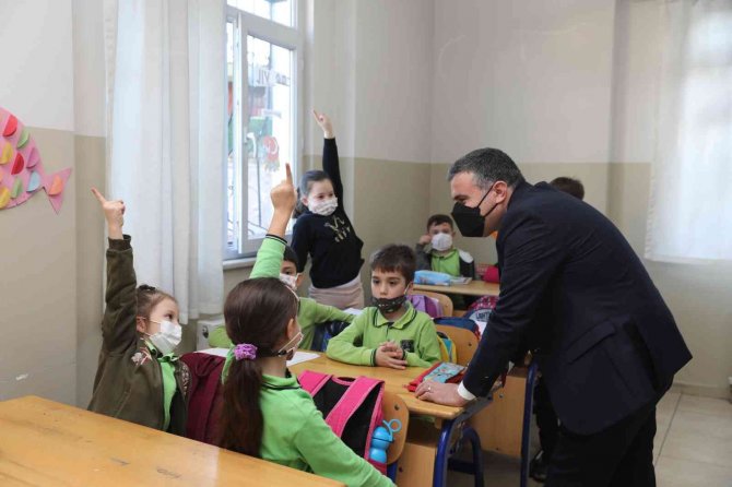 Öğrenciler Cevaplamak İçin Birbirleriyle Yarıştı