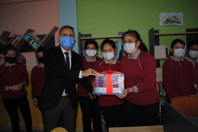 Eğirdir’de Okullara Kütüphane Kuruluyor