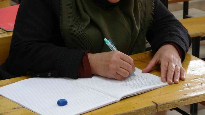 Elazığ’da 512 Kursta 8 Bin Vatandaş Eğitim Alıyor