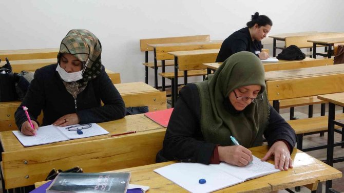 Elazığ’da 512 Kursta 8 Bin Vatandaş Eğitim Alıyor