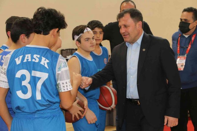 U14 Basketbol’da Şampiyon Kolej Basketbol Takımı Oldu