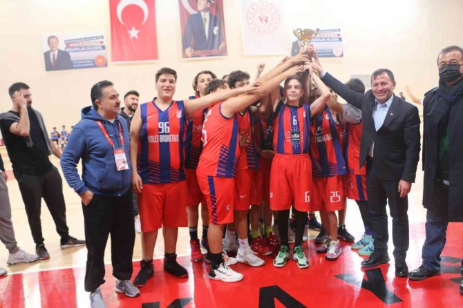 U14 Basketbol’da Şampiyon Kolej Basketbol Takımı Oldu