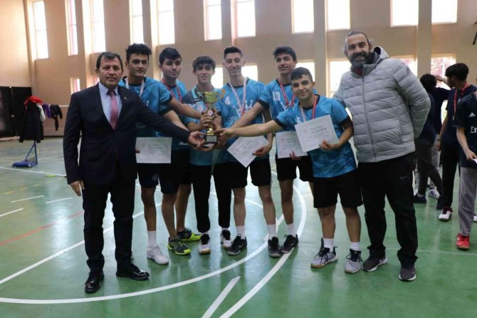 Genç Raketler Kupasını Kabakcı’dan Aldı