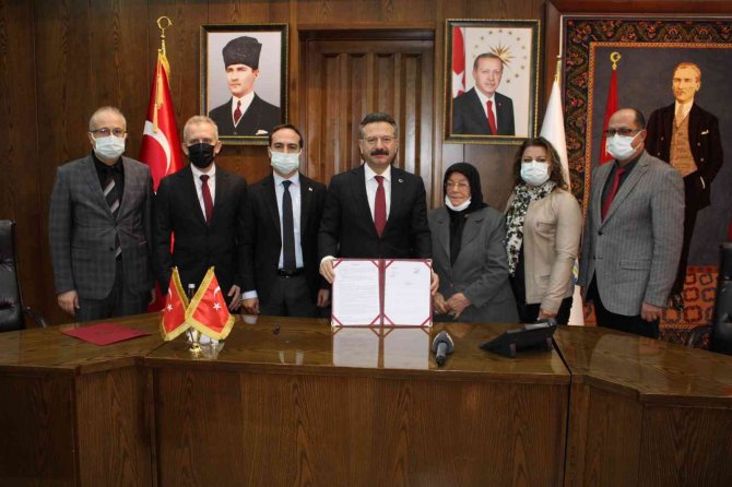 Eşinin Vasiyetini Yerine Getirdi; 3,5 Milyon Lira Bağışta Bulundu