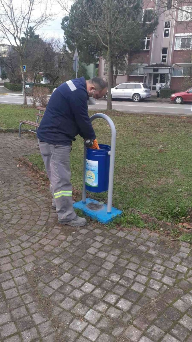 İ̇zmit Belediyesi’nden Konteyner Mesaisi