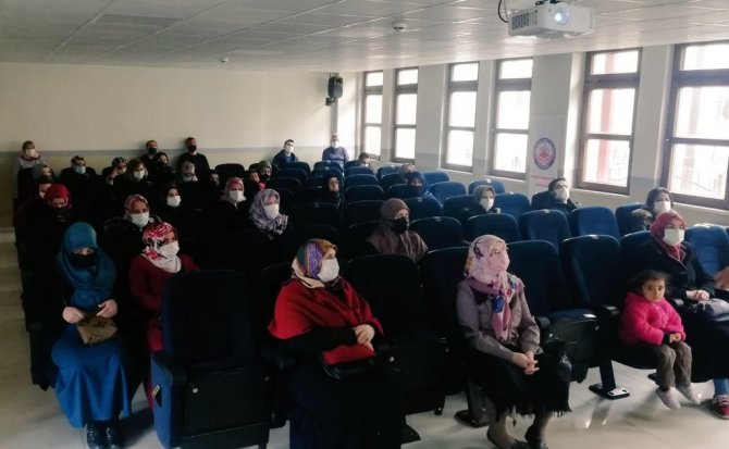 “En İ̇yi Narkotik Polisi Anne” Projesinde Annelerin Eğitimleri Sürüyor