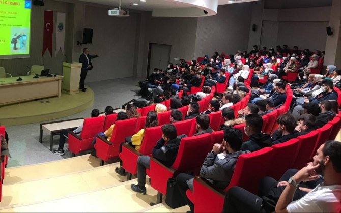 Üniversite Öğrencilerine Cv Doldurma Teknikleri Anlatıldı