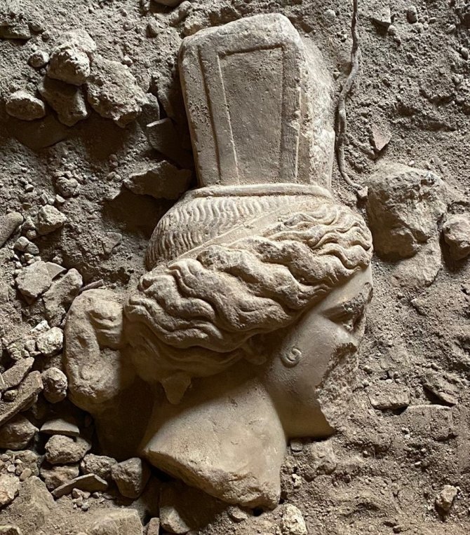 Knidos Antik Kentinde Mermer Heykel Başları Bulundu