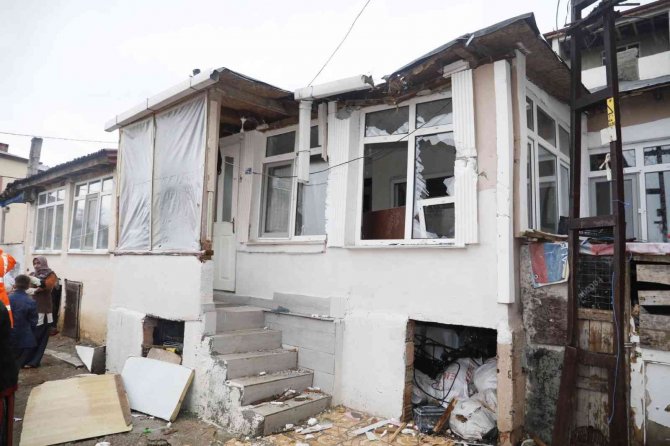 Fırtına Mağdurlarına 400 Bin Tl’lik Yardım