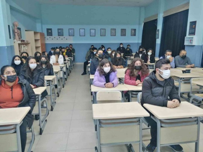 Lise Öğrencileri Üniversiteyi İnceledi