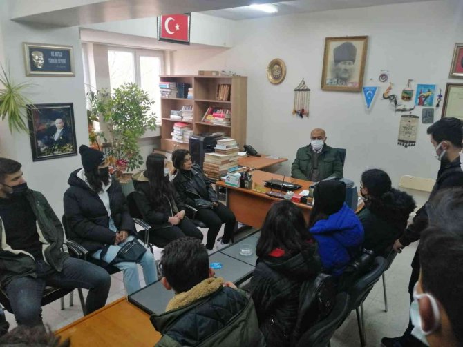 Lise Öğrencileri Üniversiteyi İnceledi