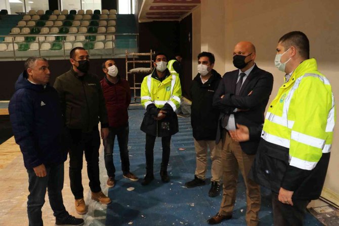 Spor Tesisindeki Yenileme Çalışmaları Devam Ediyor