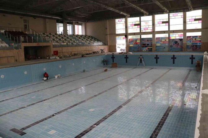 Spor Tesisindeki Yenileme Çalışmaları Devam Ediyor