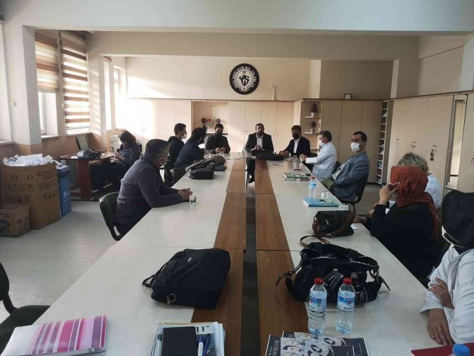 Çelebi, Okul Ziyaretlerine Devam Ediyor