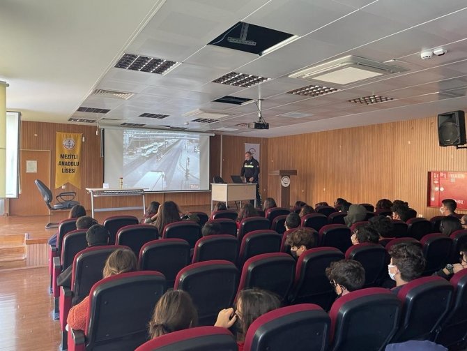 Trafik Polislerinden Öğrenci Ve Öğretmenlere Eğitim