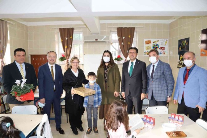 Bakan Yardımcısı Aşkar, İ̇zmir’de Kütüphane Ve Ana Sınıfı Açılışları Gerçekleştirdi