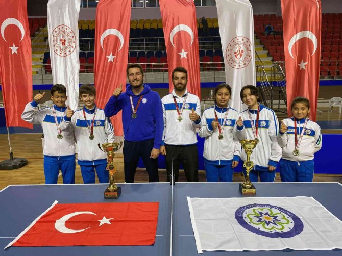 Büyükşehir Masa Tenisi Takımı Ege Bölge Şampiyonu