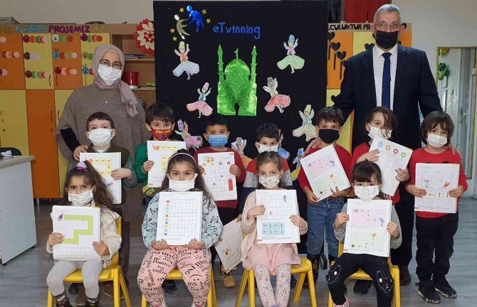 Nazillili Anaokulu Öğrencileri Projeleri İle Kodlama Öğreniyor