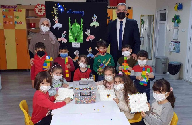 Nazillili Anaokulu Öğrencileri Projeleri İle Kodlama Öğreniyor