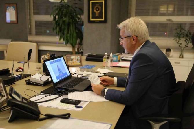 Başkan Erdem, Uluslararası Belediye Başkanları Zirvesine Katıldı