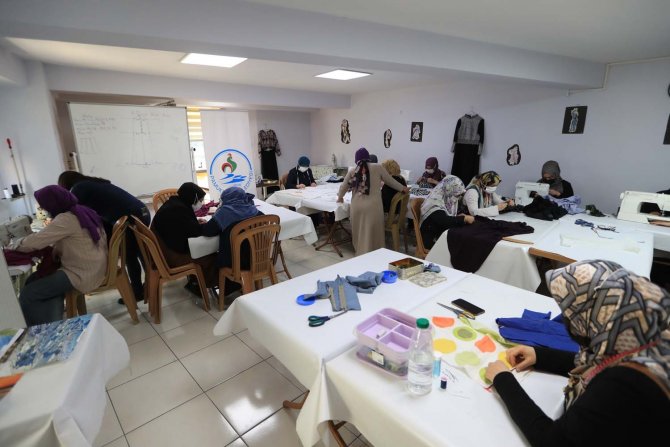Kadınlar El Sanatlarına Merak Sardı