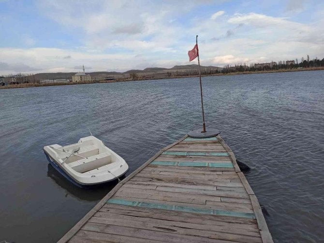 Çevre Felaketinin Yaşandığı Gölde Sevindiren Manzara