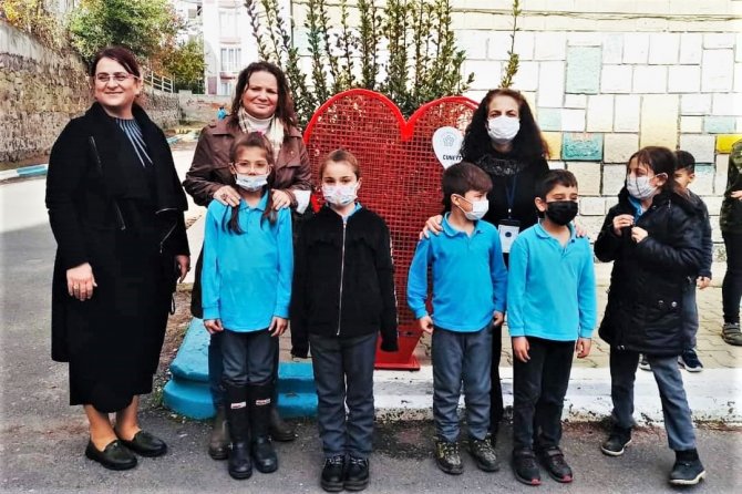 Okullara Plastik Kapak Kumbarası Dağıtılıyor