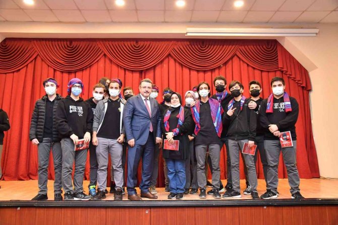 Başkan Genç Trabzon Fen Lisesi Öğrencileri İle Buluştu