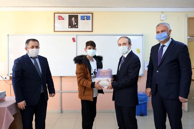 Bayburt’ta Öğrencilere Yardımcı Kaynak Dağıtımı Başladı