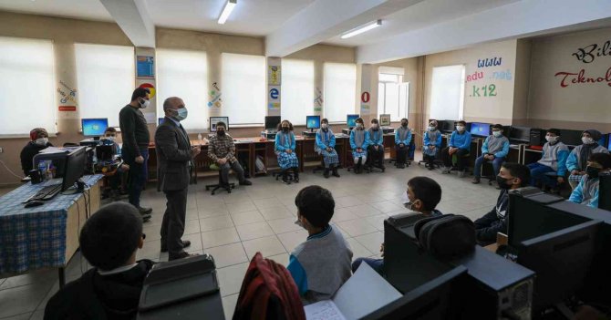 Vali Varol’dan Okul Ziyareti