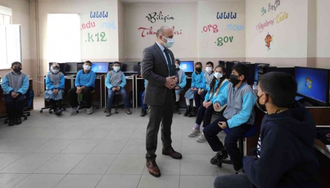 Vali Varol’dan Okul Ziyareti