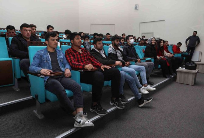 Van Büyükşehir Belediyesinden Stajyer Öğrencilere Seminer