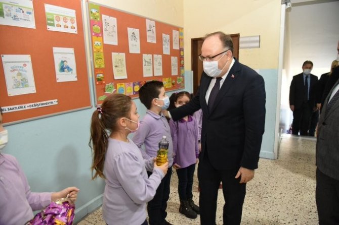 Tutulmaz “Kütüphanesiz Okul Kalmasın" Projesinin Açılışı Yaptı