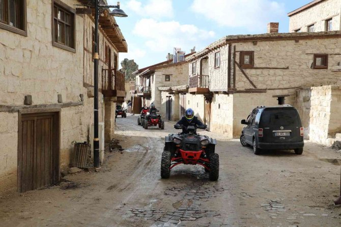 Vali Tanıtım İçin Protokolle Atv’ye Binip Köy İçinde Gezdi