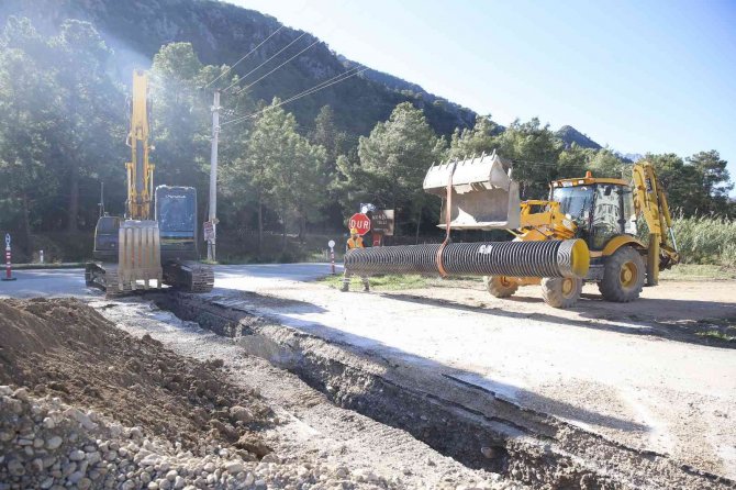 Üç İlçede 3 Bin 150 Metre Drenaj Hattı Çalışması