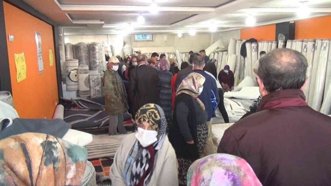 Antalya’da Ucuz Halı İzdihamı